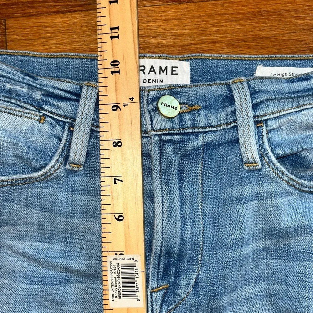 Frame Le High Straight Jeffrey Jean distressed ripped light wash size 25 preppy